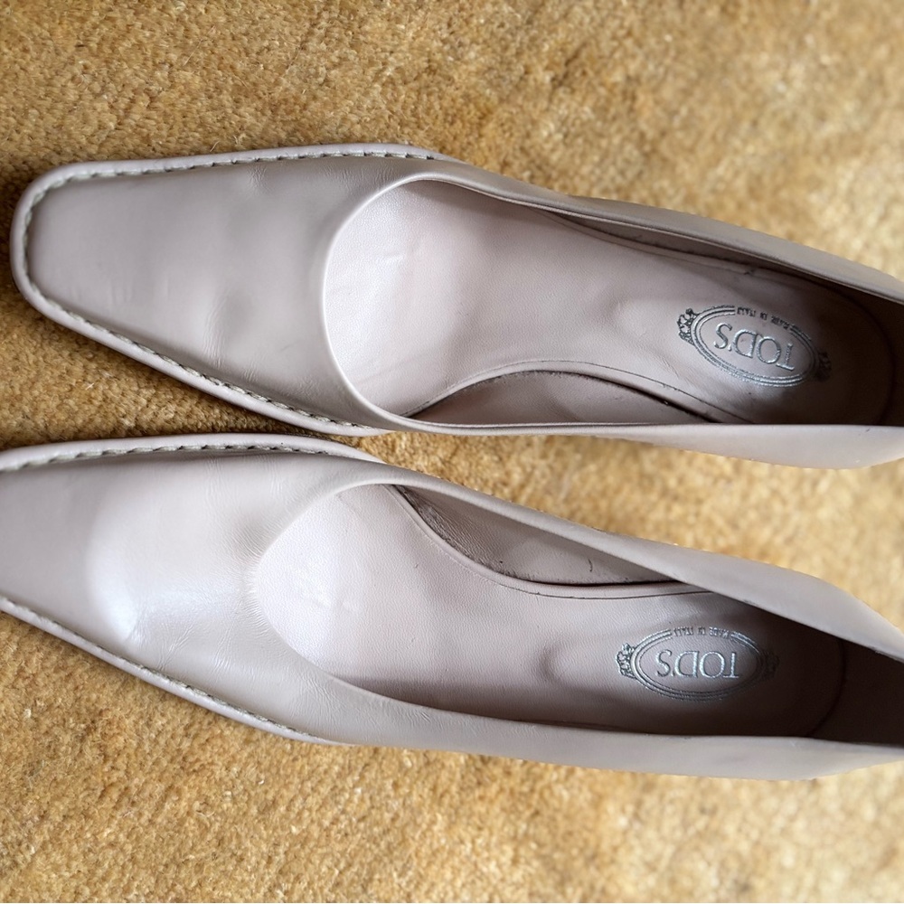 Tod's Blush Flats Classic kitten heels